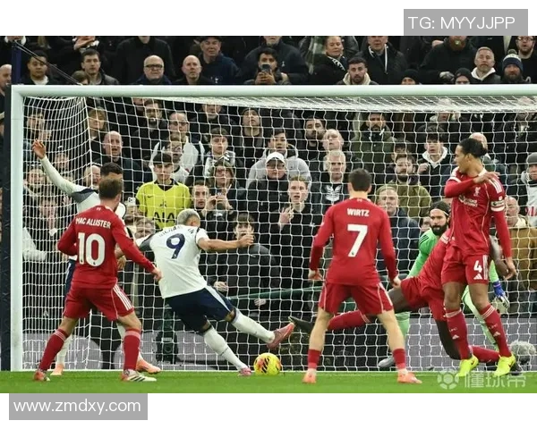 世界杯激战里昂与热刺0比0平神扑瞬间引发争议判罚引爆全场气氛